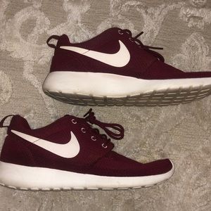 ❌SOLD❌ Maroon Nike Roshe